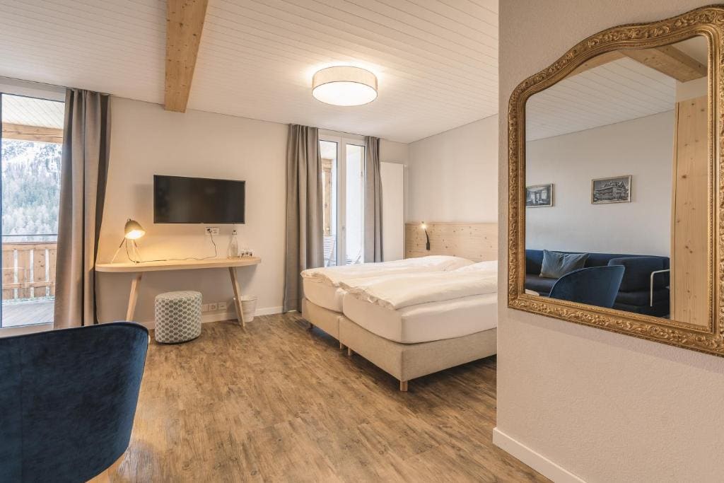Junior Suite with Balcony and Panorama View room - Image 3