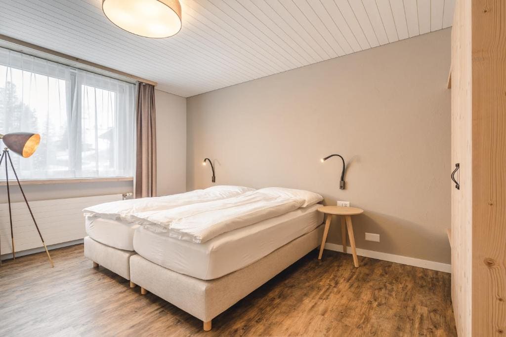 Three-Bedroom Apartment with Balcony room - Image 2