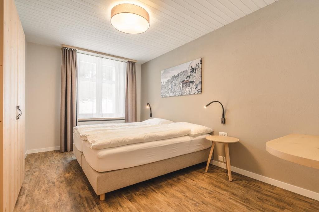 Three-Bedroom Apartment with Balcony room - Image 1