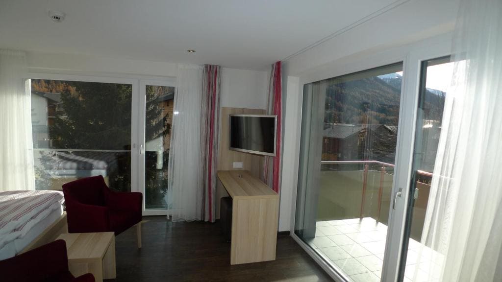 Superior Double or Twin Room with Balcony and Panoramic View room - Image 2