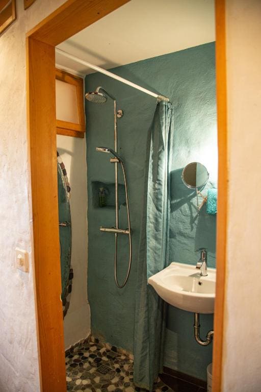 One-Bedroom Apartment with Terrace room - Image 2