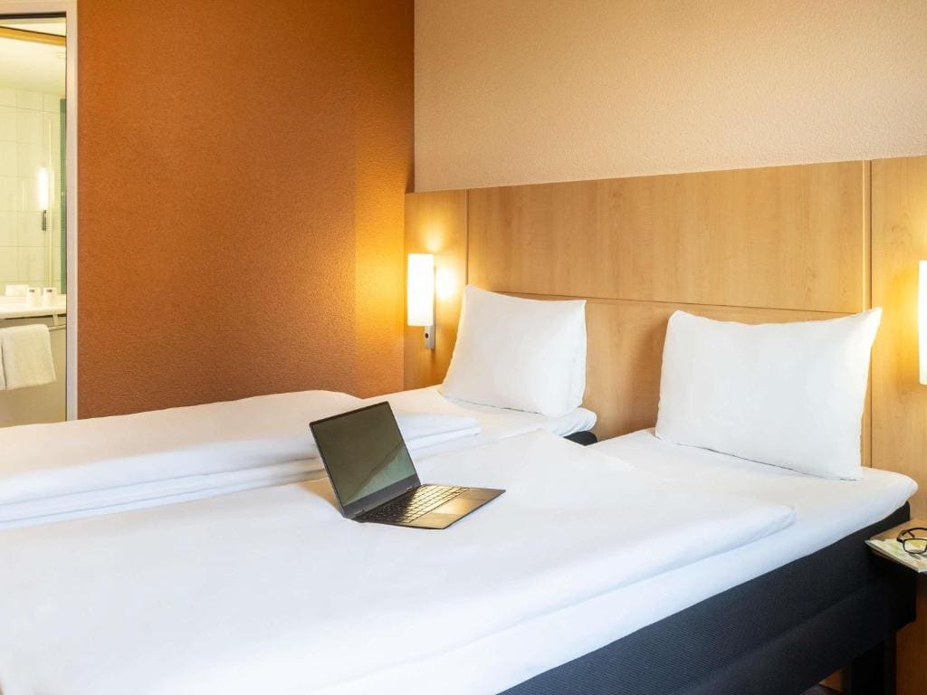 Standard Twin Room room - Image 1