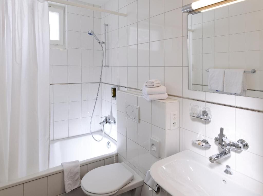 Superior Double Room with Guaranteed Jungfrau View room - Image 2