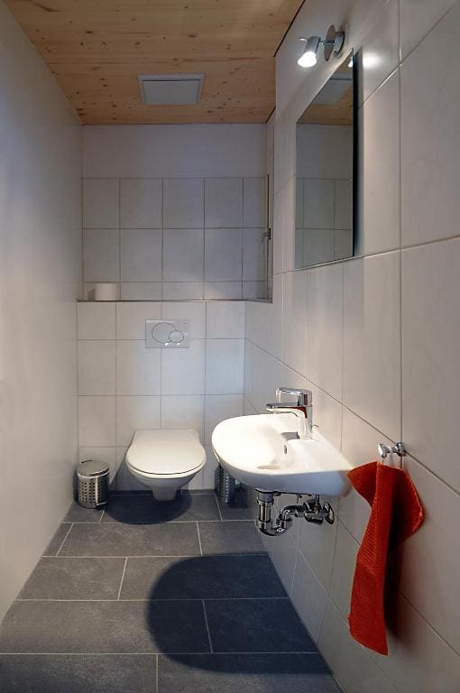 Standard Twin Room with Shared Bathroom room - Image 2