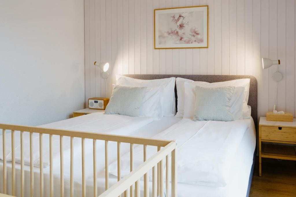 Charming Comfort Room room - Image 2