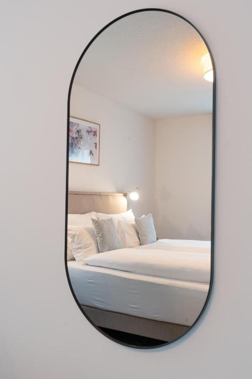Panorama Three-Bed Room Apartment room - Image 3