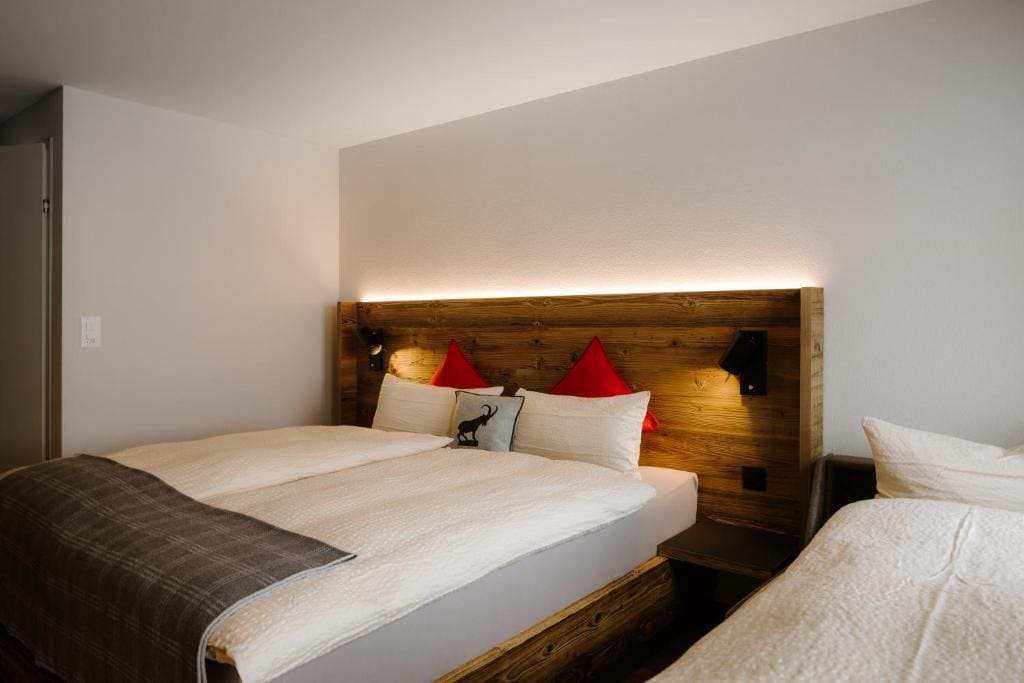 Deluxe Double Room with Balcony room - Image 3