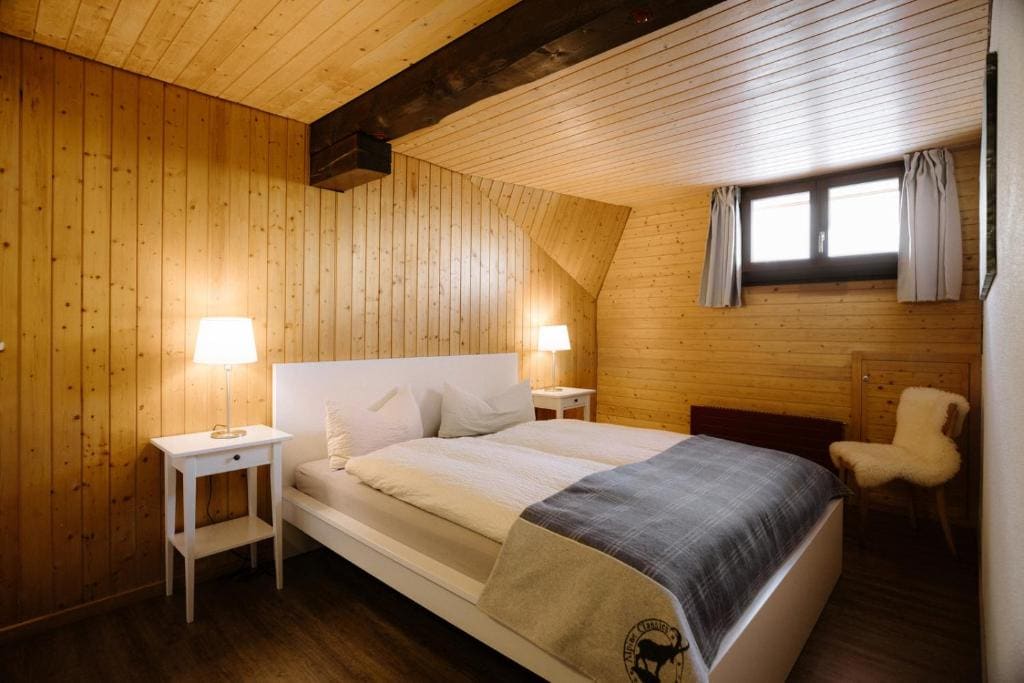 Standard Double Room with Shared Bathroom room - Image 3