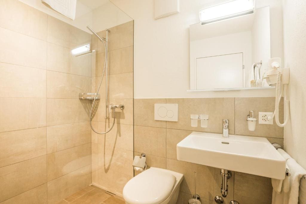 Double Room with Private Bathroom room - Image 1