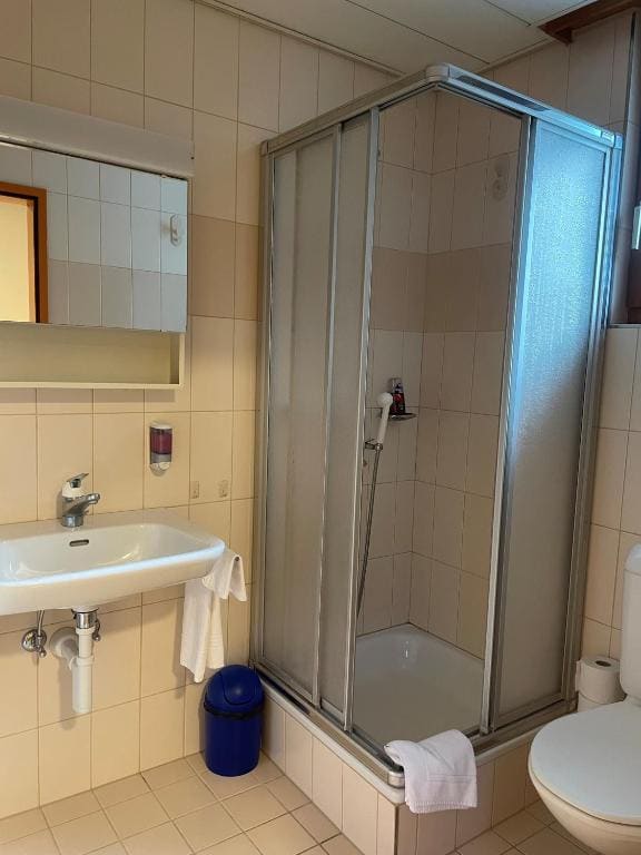 Standard Triple Room room - Image 2