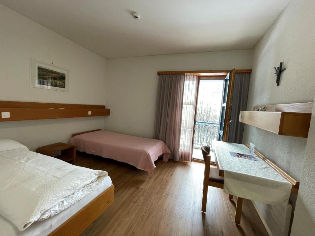 Double Room with Balcony room - Image 2