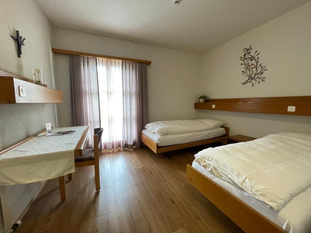 Double Room with Balcony room - Image 3
