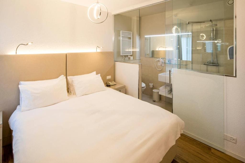 Small Double Room room - Image 3