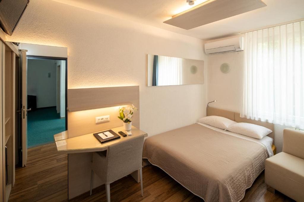 Superior Single Room room - Image 2