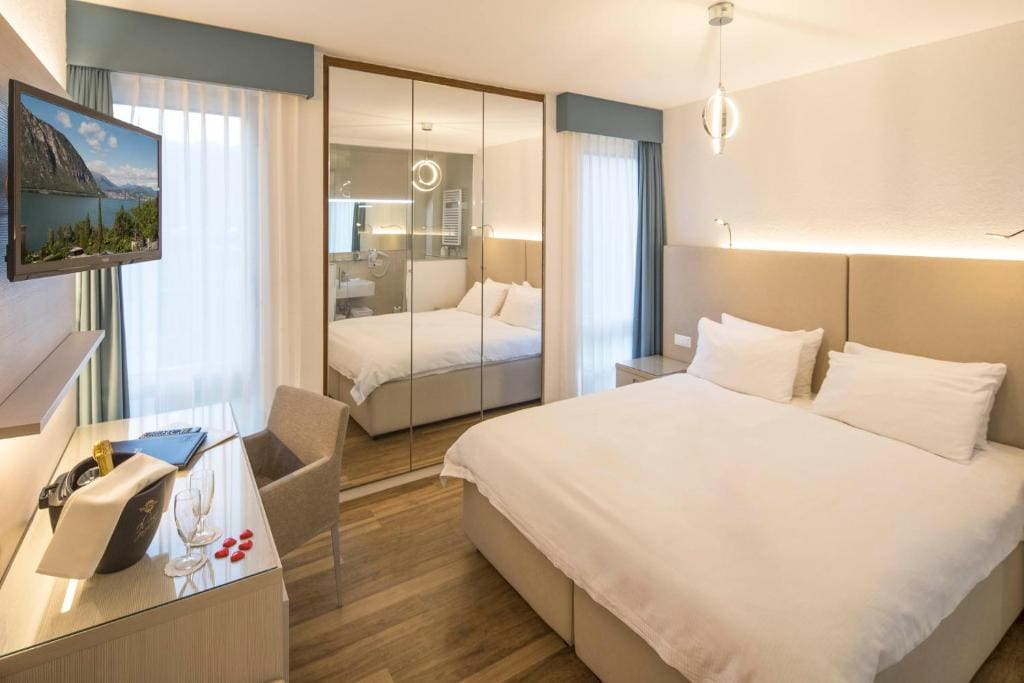 Small Double Room room - Image 2