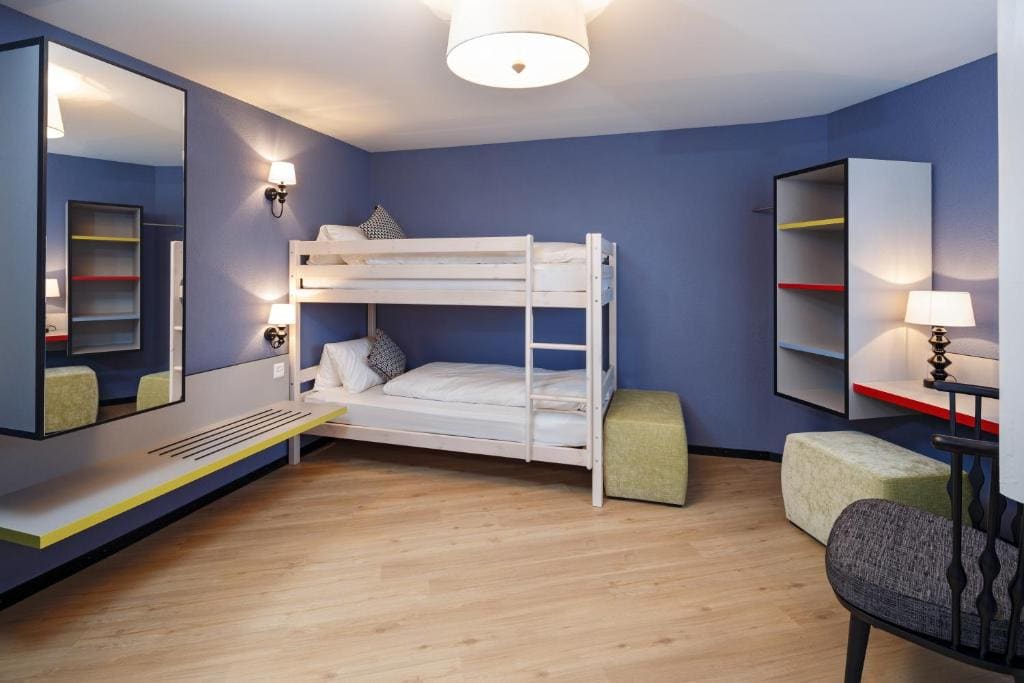 Modern Quadruple Room room - Image 3