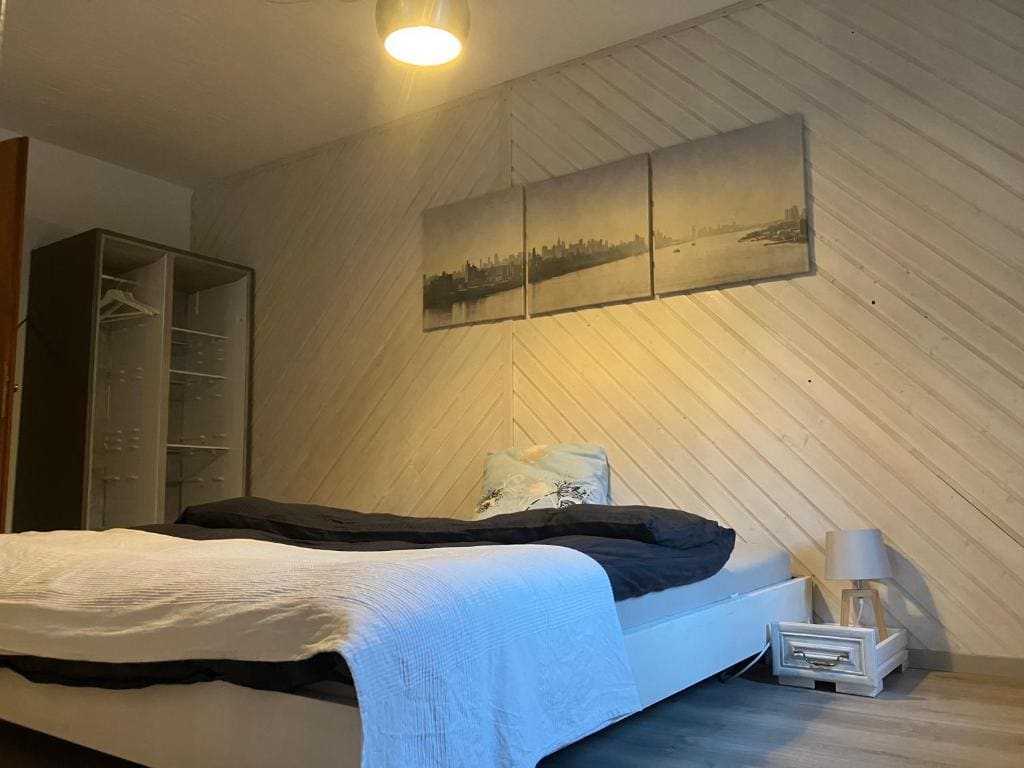 King Room room - Image 1