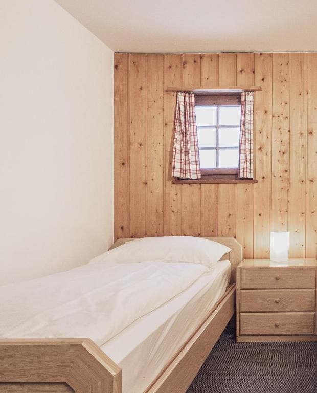 Standard Single Room with Shared Bathroom room - Image 2