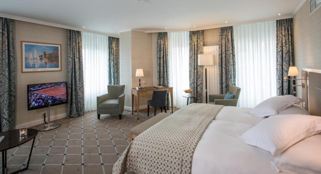 Suite with Lake View room - Image 2