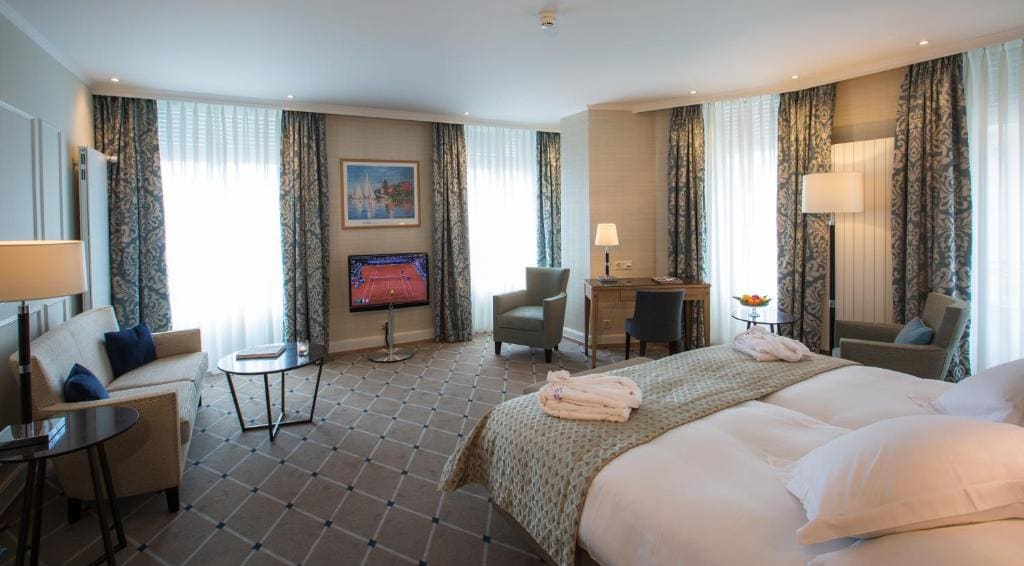 Suite with Lake View room - Image 1