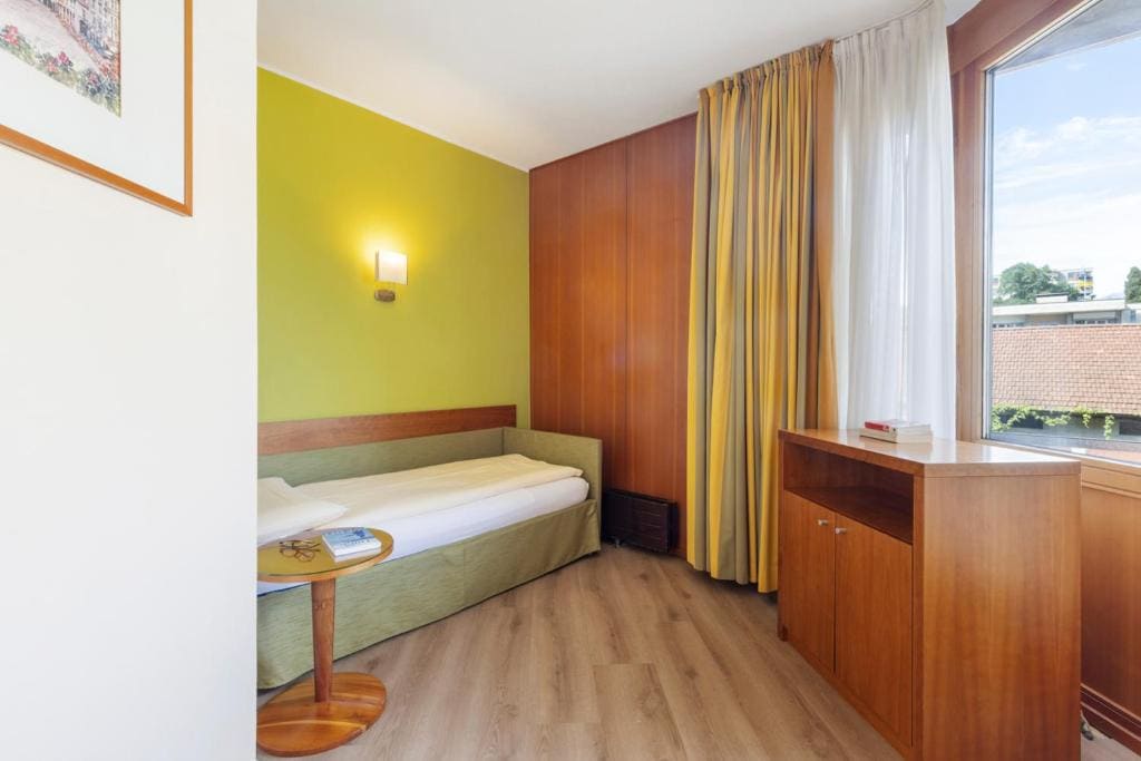 Junior Suite with Partial Lake View room - Image 3
