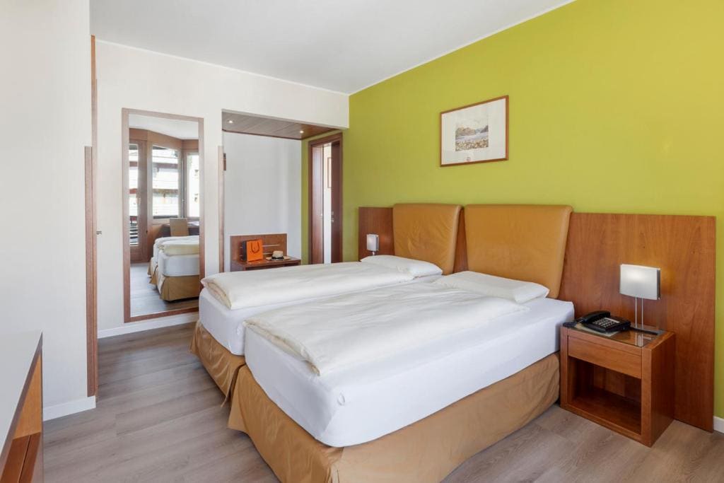 Junior Suite with Partial Lake View room - Image 1