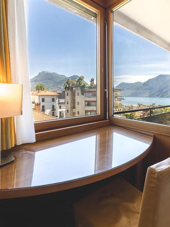 Junior Suite with Partial Lake View room - Image 2