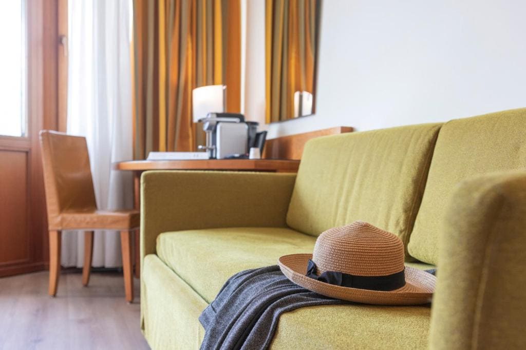 Superior Double Room with Lake View room - Image 2