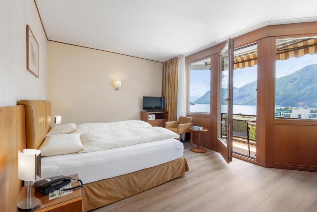 Superior Double Room with Lake View room - Image 1