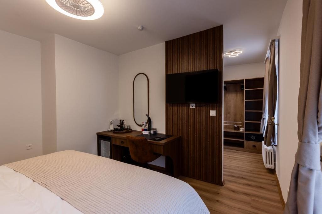 Superior Double Room room - Image 2