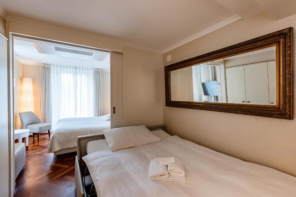 Junior Suite with Sofa Bed room - Image 1