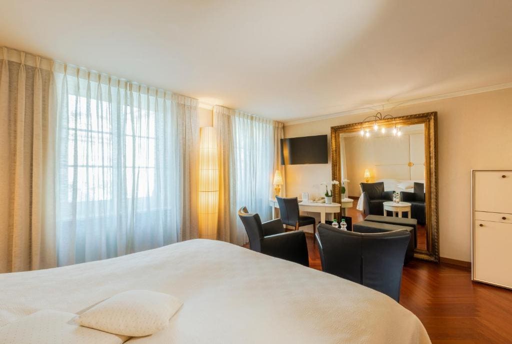 Double Room with City View room - Image 3