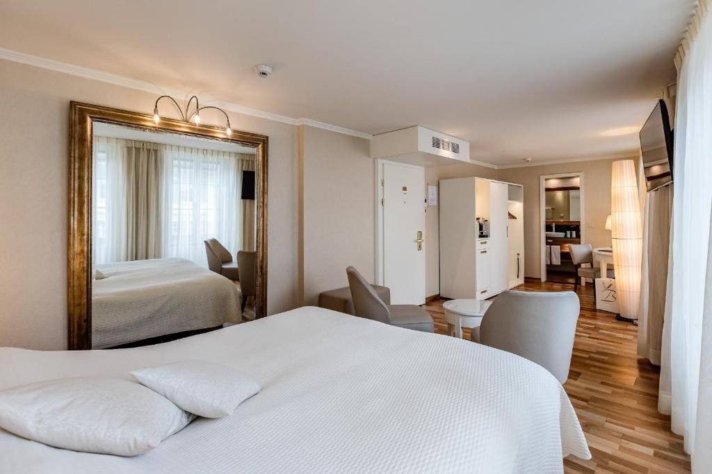 Double Room with City View room - Image 1