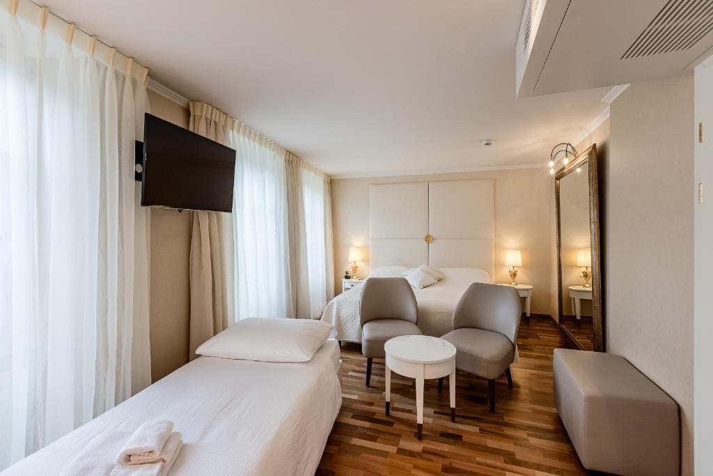 Triple Room with City View room - Image 1