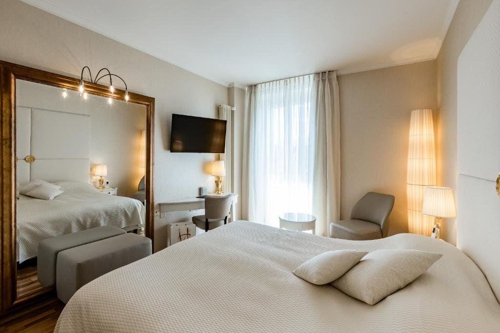 Double Room with River View room - Image 1