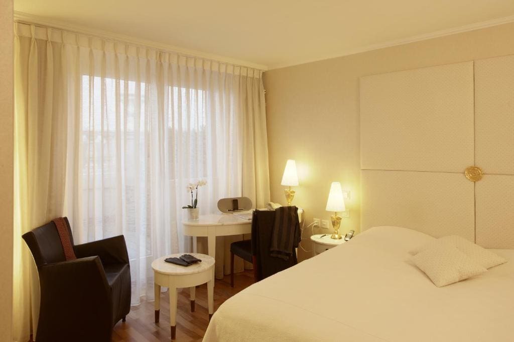 Double Room with River View room - Image 2
