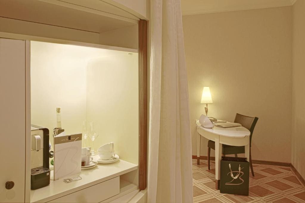 Romantic Suite with River View and Balcony room - Image 3