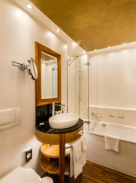 Superior Double Room with River View room - Image 1
