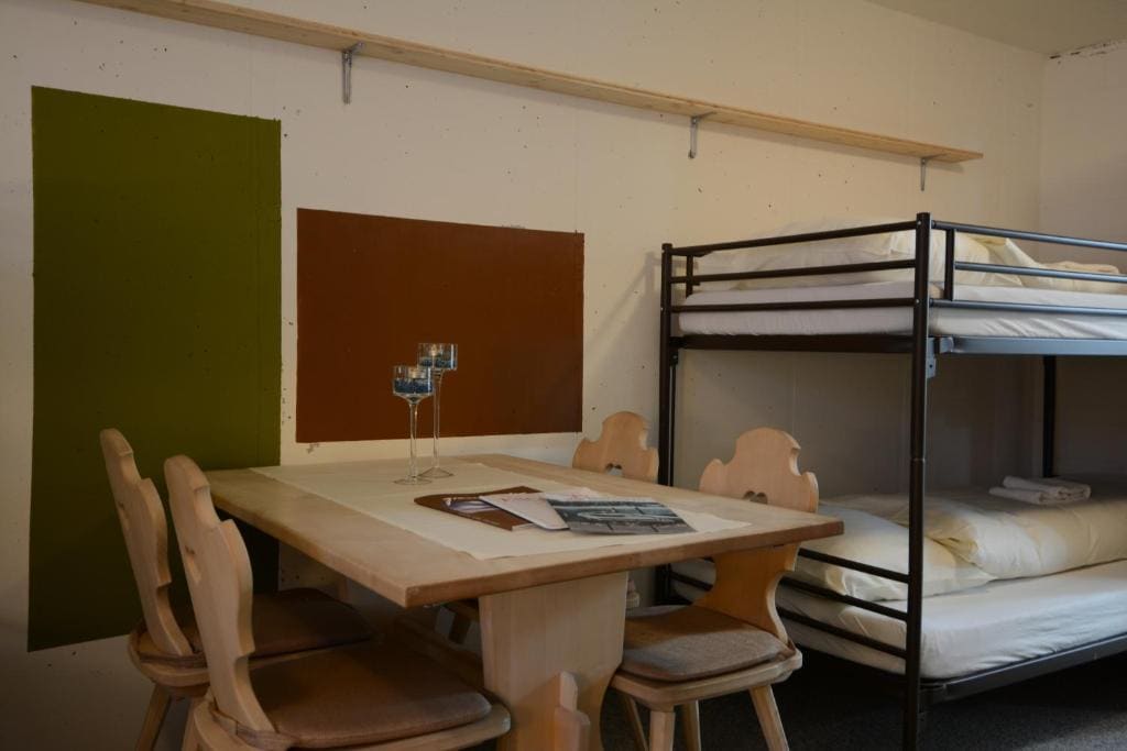 Budget Family Room with Shared Bathroom room - Image 3