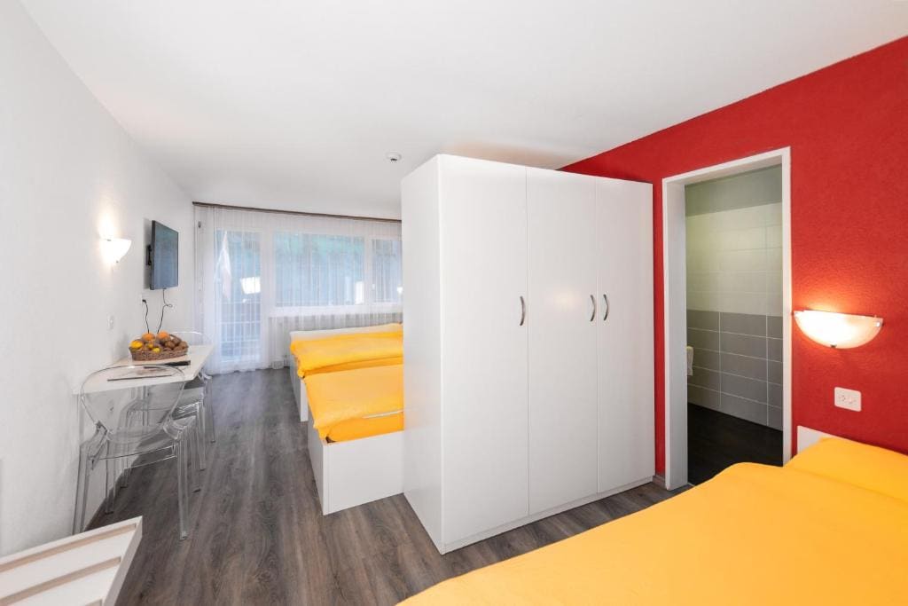 Standard Quadruple Room room - Image 1