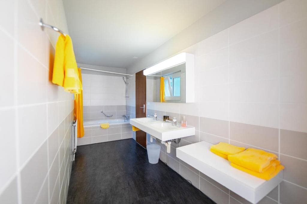 Standard Quadruple Room room - Image 2