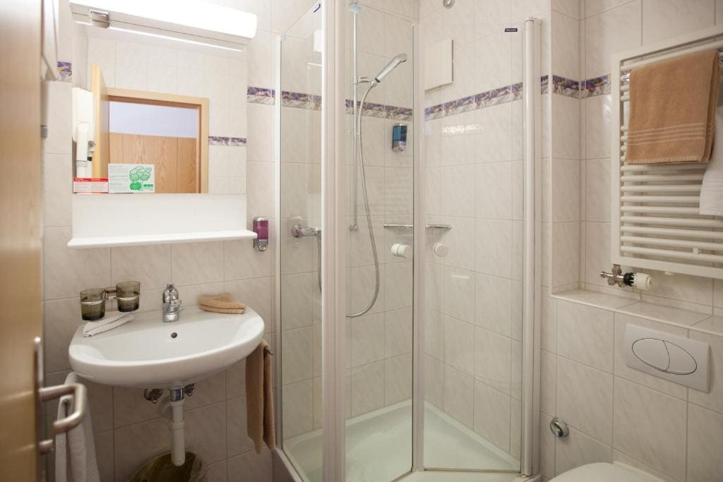 Double Room with Balcony room - Image 2
