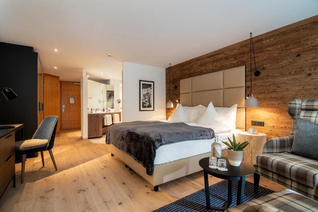 Junior Suite with Mountain View room - Image 2
