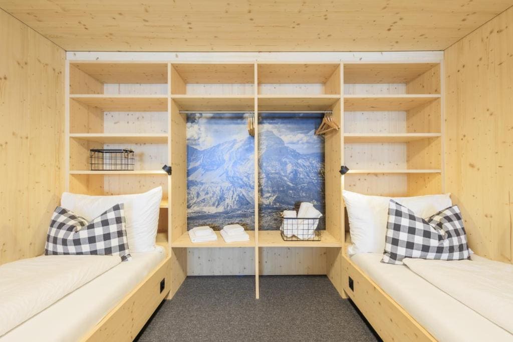 Quadruple Room with Mountain View room - Image 3
