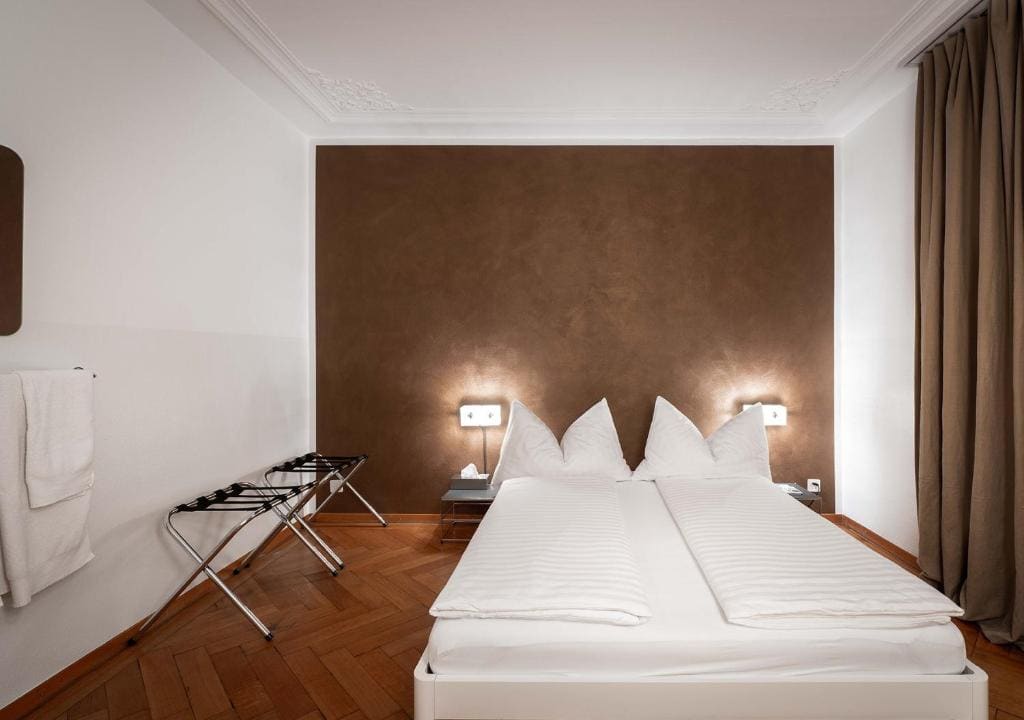 Standard Double Room with Shared Bathroom room - Image 1