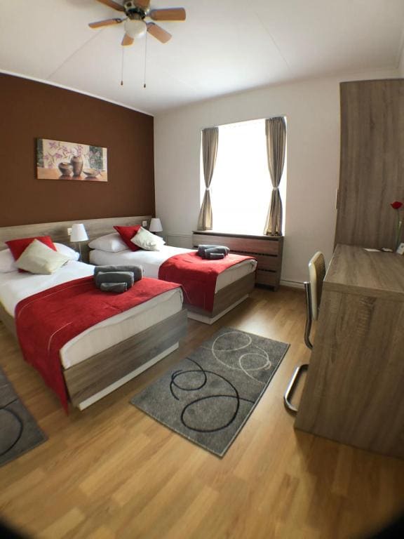 Three-Bedroom Apartment room - Image 1