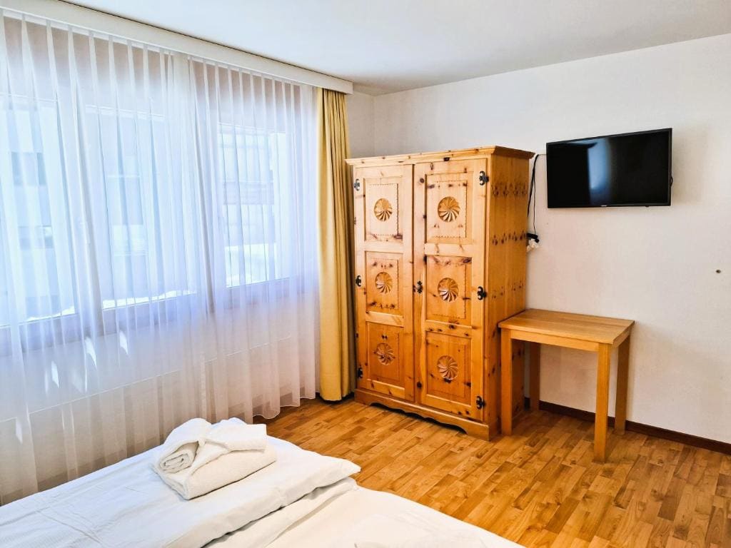 Family Room room - Image 2