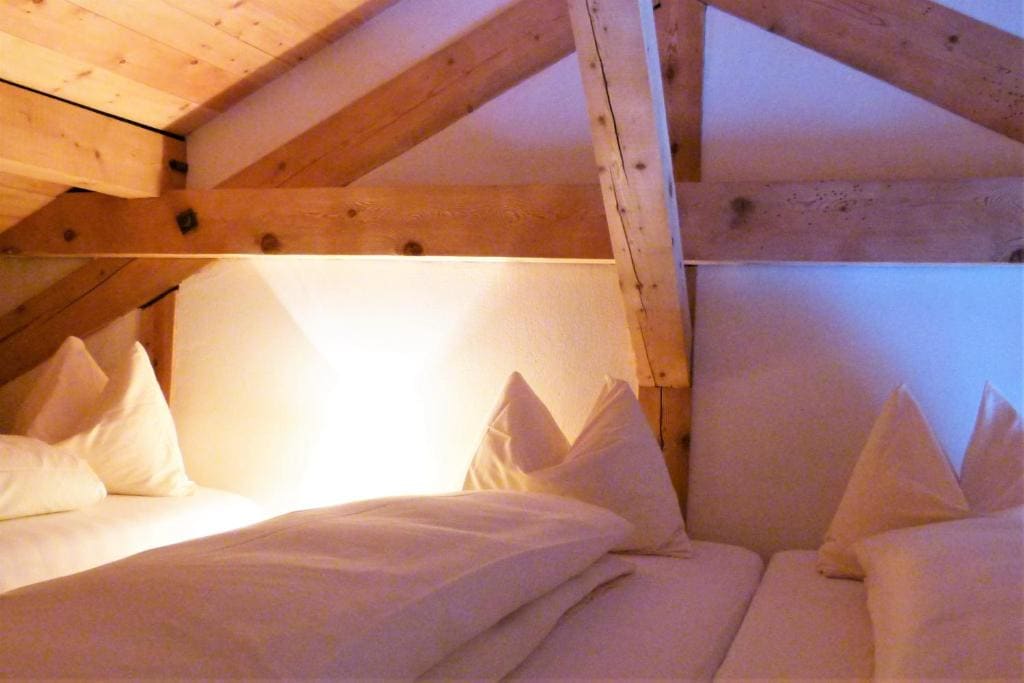 Apartment with Mountain View room - Image 3