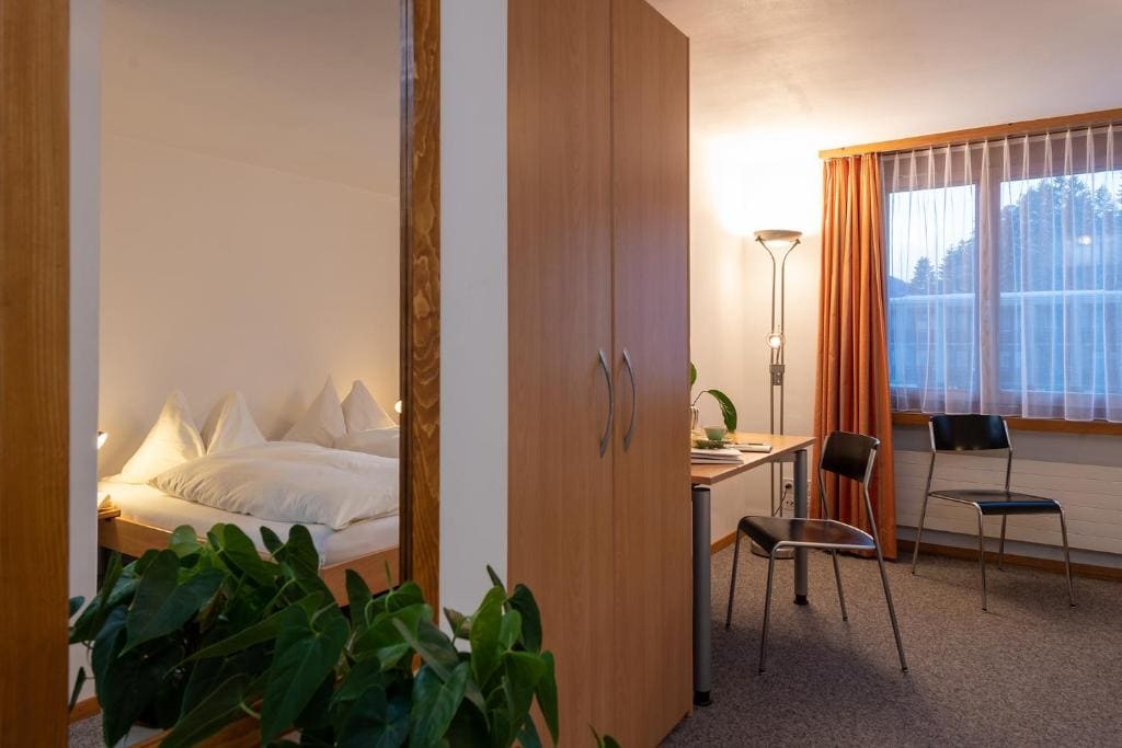 Standard Double Room with Shared Bathroom room - Image 3