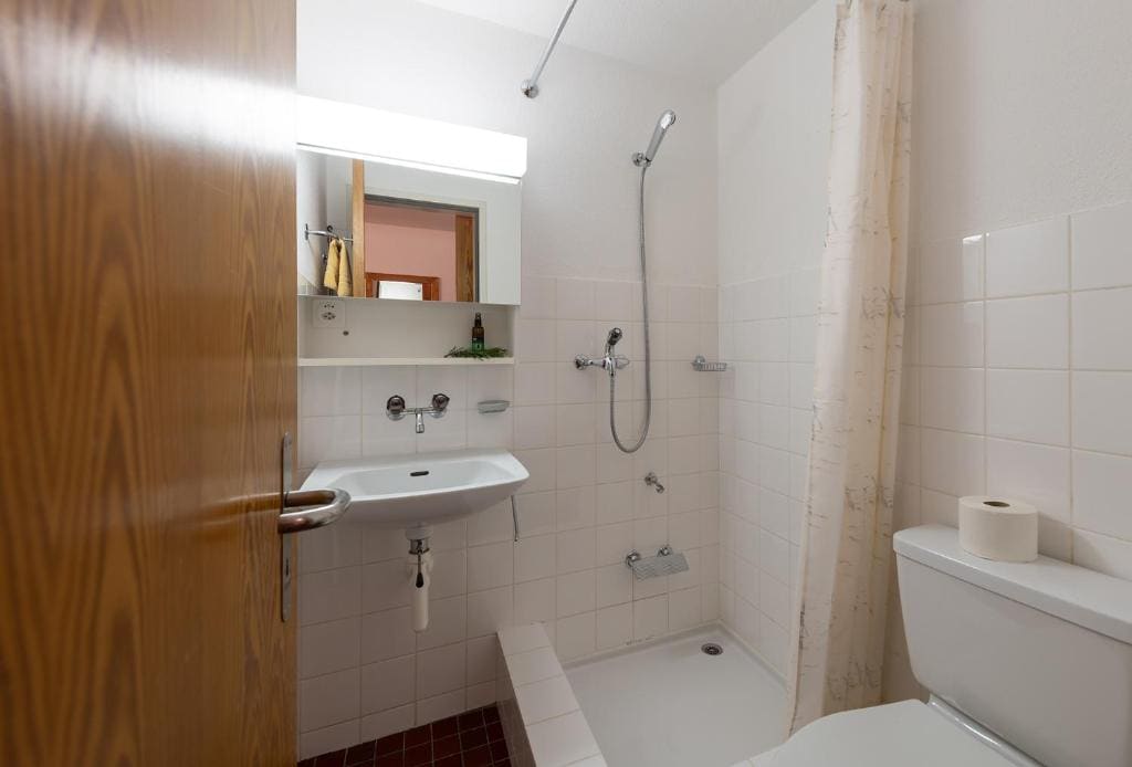 Double or Twin Room with Shower room - Image 2